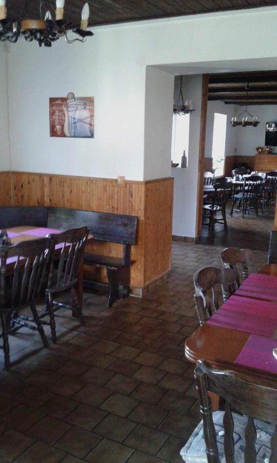 Hotel & Restaurant Adolfovsky Dvur Ngoại thất bức ảnh